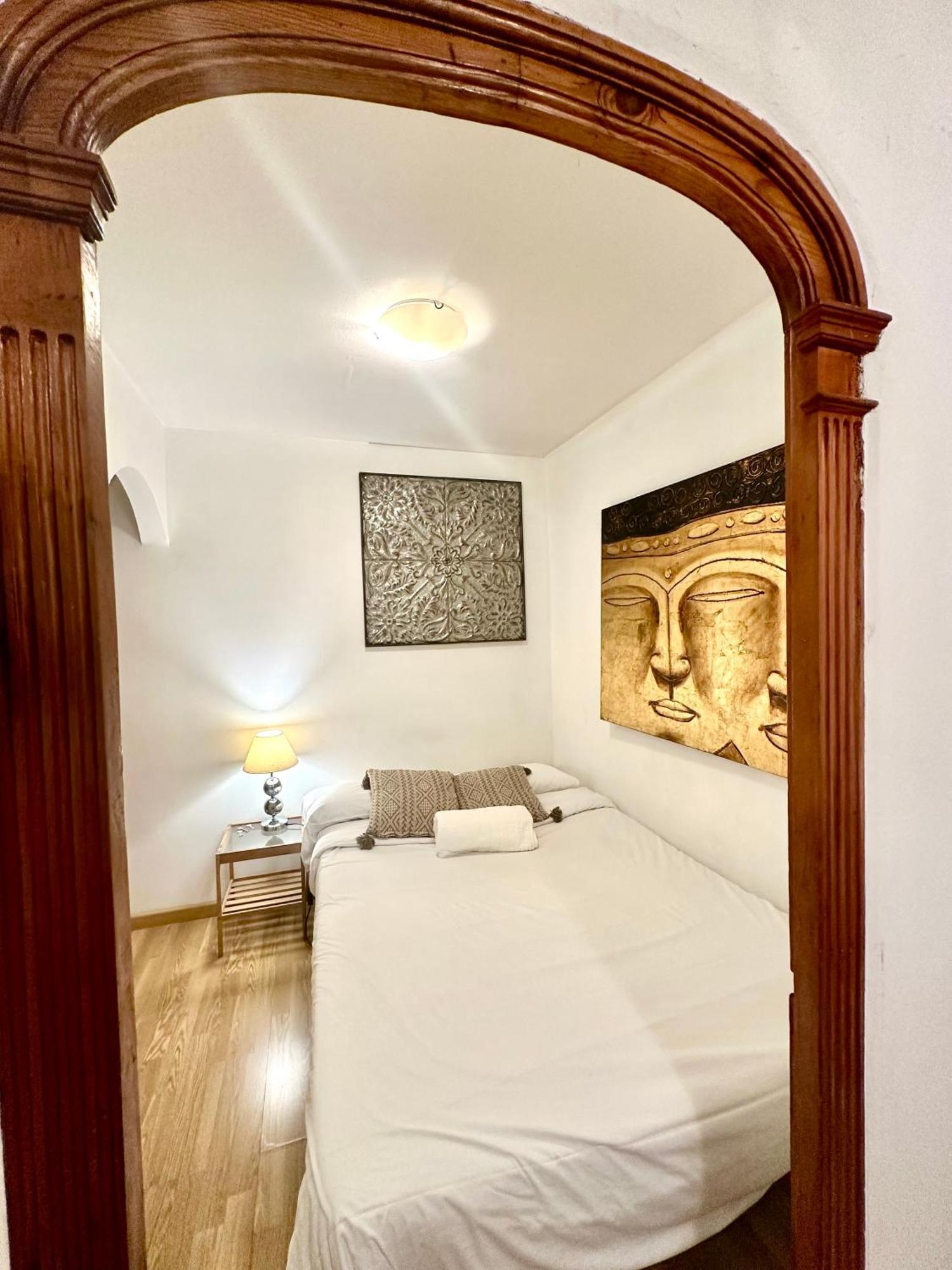 Private Rooms In City Center Барселона Экстерьер фото
